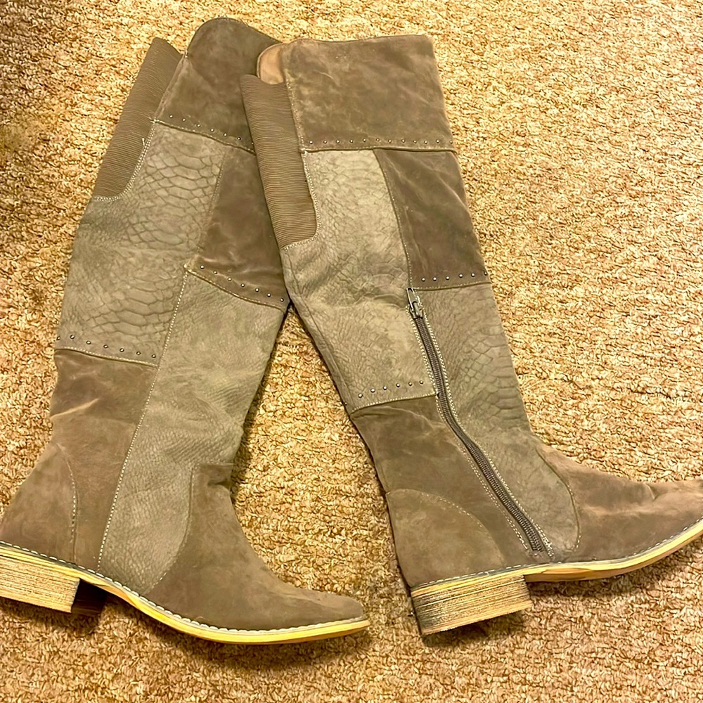 Pattern boots